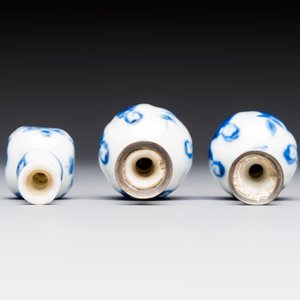 13 Chinese blue and white wares and four sets of Japanese Imari cups and saucers, 17/18th C. — foto 34