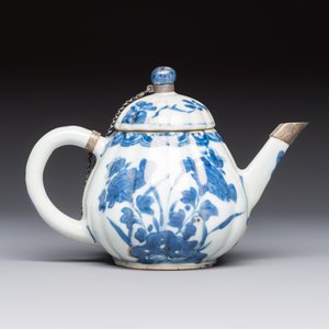 13 Chinese blue and white wares and four sets of Japanese Imari cups and saucers, 17/18th C. — foto 4