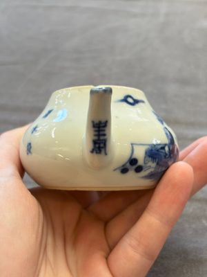 13 Chinese blue, white and polychrome wares, Kangxi and later — photo 24
