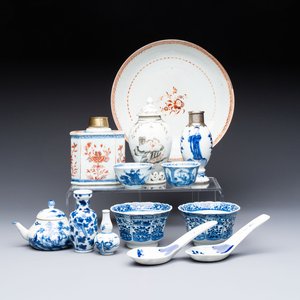 13 Chinese blue, white and polychrome wares, Kangxi and later — photo 1