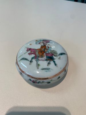 13 Chinese blue, white, famille rose, verte and qianjiang cai wares, 19/20th C. — photo 15
