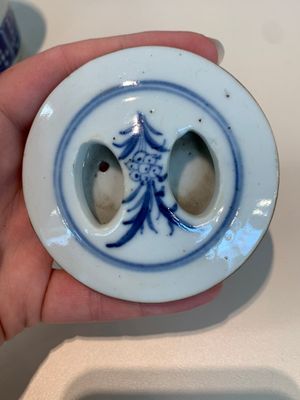 13 Chinese blue, white, famille rose, verte and qianjiang cai wares, 19/20th C. — photo 30