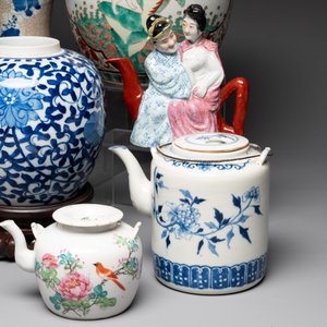 13 Chinese blue, white, famille rose, verte and qianjiang cai wares, 19/20th C. — photo 5