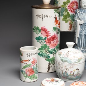 13 Chinese blue, white, famille rose, verte and qianjiang cai wares, 19/20th C. — photo 6