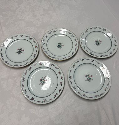 13 Chinese famille rose and Imari-style wares — photo 2
