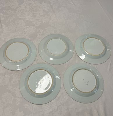 13 Chinese famille rose and Imari-style wares — photo 3