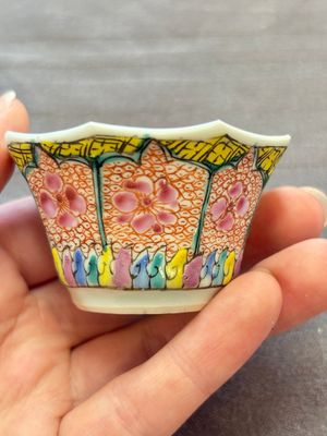 13 Chinese famille rose cups and 15 saucers, Yongzheng/Qianlong — 照片 101