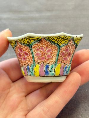 13 Chinese famille rose cups and 15 saucers, Yongzheng/Qianlong — 照片 103