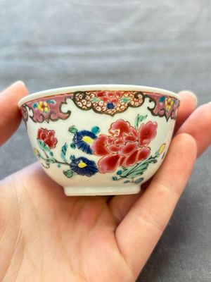 13 Chinese famille rose cups and 15 saucers, Yongzheng/Qianlong — 照片 11