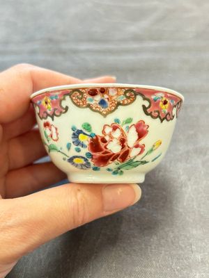 13 Chinese famille rose cups and 15 saucers, Yongzheng/Qianlong — 照片 17