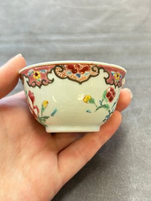 13 Chinese famille rose cups and 15 saucers, Yongzheng/Qianlong — 照片 18