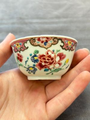 13 Chinese famille rose cups and 15 saucers, Yongzheng/Qianlong — 照片 19