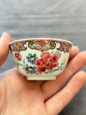 13 Chinese famille rose cups and 15 saucers, Yongzheng/Qianlong — 照片 31