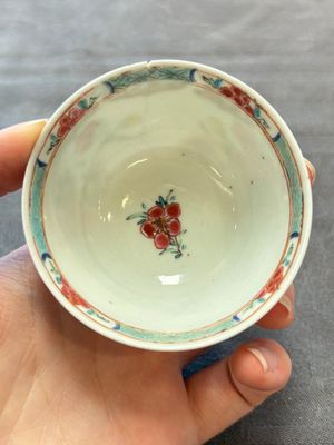 13 Chinese famille rose cups and 15 saucers, Yongzheng/Qianlong — 照片 33