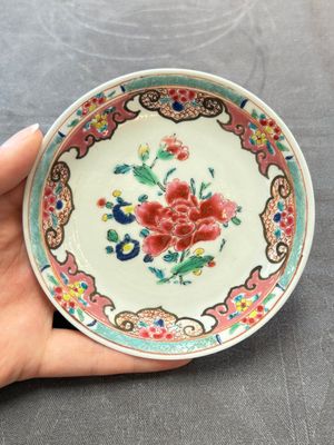 13 Chinese famille rose cups and 15 saucers, Yongzheng/Qianlong — 照片 41