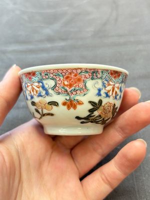 13 Chinese famille rose cups and 15 saucers, Yongzheng/Qianlong — 照片 44