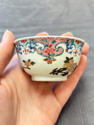 13 Chinese famille rose cups and 15 saucers, Yongzheng/Qianlong — 照片 49