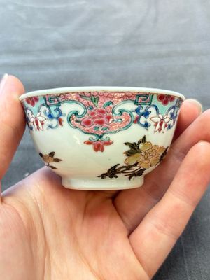 13 Chinese famille rose cups and 15 saucers, Yongzheng/Qianlong — 照片 51