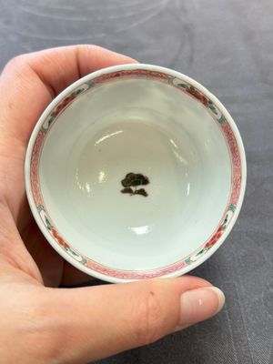 13 Chinese famille rose cups and 15 saucers, Yongzheng/Qianlong — 照片 53