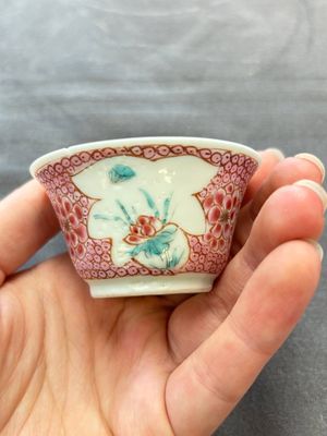 13 Chinese famille rose cups and 15 saucers, Yongzheng/Qianlong — 照片 69
