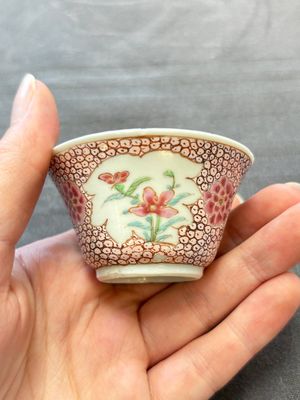 13 Chinese famille rose cups and 15 saucers, Yongzheng/Qianlong — 照片 74