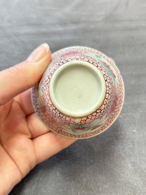 13 Chinese famille rose cups and 15 saucers, Yongzheng/Qianlong — 照片 76