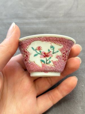 13 Chinese famille rose cups and 15 saucers, Yongzheng/Qianlong — 照片 77