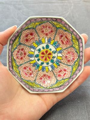 13 Chinese famille rose cups and 15 saucers, Yongzheng/Qianlong — 照片 82