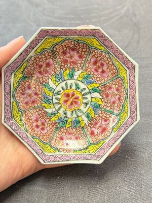 13 Chinese famille rose cups and 15 saucers, Yongzheng/Qianlong — 照片 84