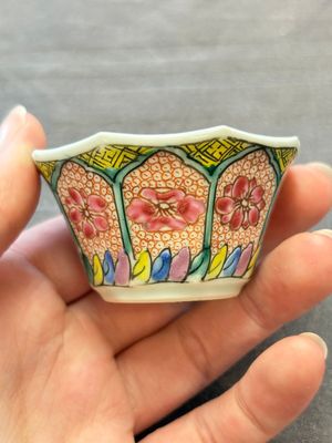 13 Chinese famille rose cups and 15 saucers, Yongzheng/Qianlong — 照片 89