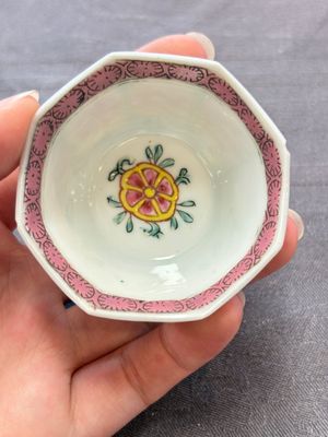 13 Chinese famille rose cups and 15 saucers, Yongzheng/Qianlong — 照片 92