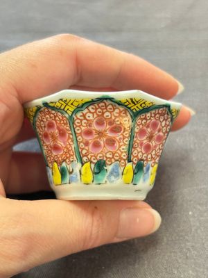 13 Chinese famille rose cups and 15 saucers, Yongzheng/Qianlong — 照片 94