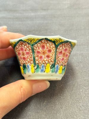 13 Chinese famille rose cups and 15 saucers, Yongzheng/Qianlong — 照片 95