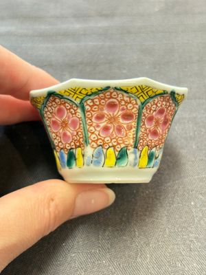 13 Chinese famille rose cups and 15 saucers, Yongzheng/Qianlong — 照片 97