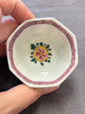 13 Chinese famille rose cups and 15 saucers, Yongzheng/Qianlong — 照片 98