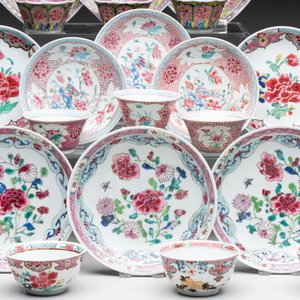 13 Chinese famille rose cups and 15 saucers, Yongzheng/Qianlong — 照片 11
