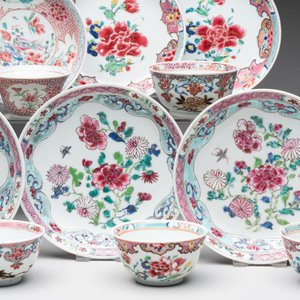 13 Chinese famille rose cups and 15 saucers, Yongzheng/Qianlong — 照片 9