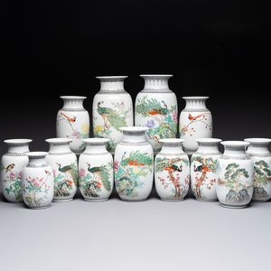 13 Chinese famille rose lantern-shaped vases, 20th C. — photo 1