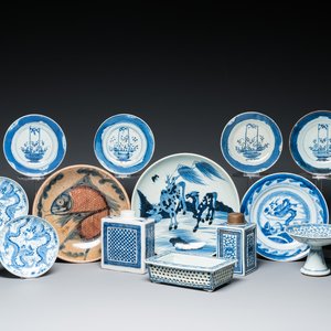 13 stukken Chinees blauw-wit porselein, 18/20e eeuw — foto 1