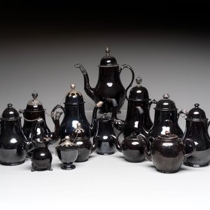 13 various Namur black-glazed pottery wares, 18th C. — foto 3