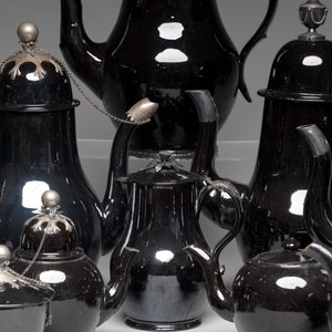 13 various Namur black-glazed pottery wares, 18th C. — foto 5