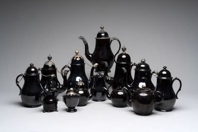 13 various Namur black-glazed pottery wares, 18th C.