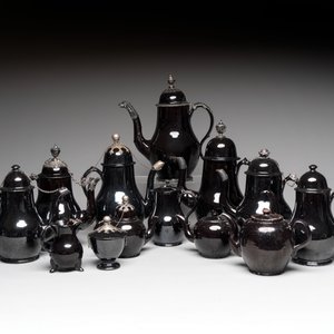 13 various Namur black-glazed pottery wares, 18th C. — 照片 2