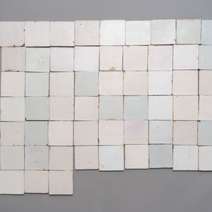 138 plain white Dutch Delft tiles, 18/19th C. — photo 3
