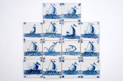 14 carreaux en faïence de Delft aux bateaux et monstres marins, 18ème