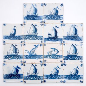 14 carreaux en faïence de Delft aux bateaux et monstres marins, 18ème — photo 1