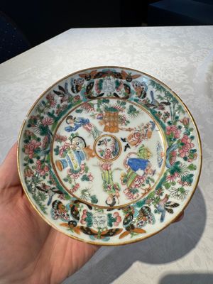 14 Chinese Canton famille rose 'Wu Shuang Pu-style' cups and saucers, 19th C. — photo 1