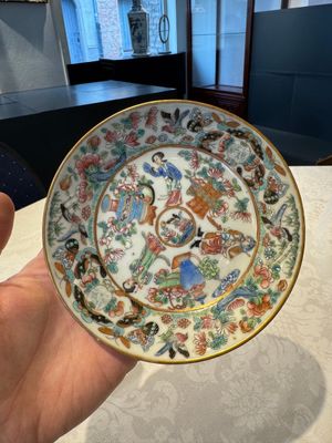 14 Chinese Canton famille rose 'Wu Shuang Pu-style' cups and saucers, 19th C. — photo 32