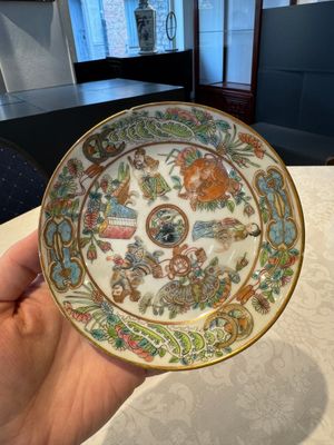 14 Chinese Canton famille rose 'Wu Shuang Pu-style' cups and saucers, 19th C. — photo 35