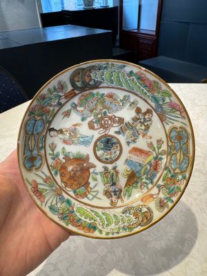 14 Chinese Canton famille rose 'Wu Shuang Pu-style' cups and saucers, 19th C. — photo 38